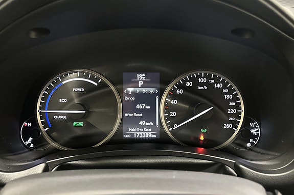 Lexus NX300h 12 of 25