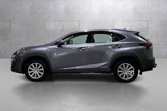 Lexus NX300h 2 of 25