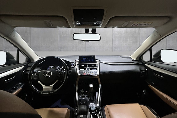 Lexus NX300h 10 of 25
