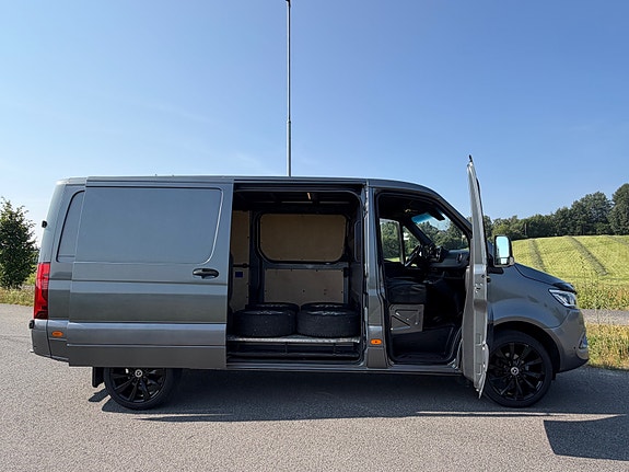 Mercedes-Benz Sprinter 30 of 30