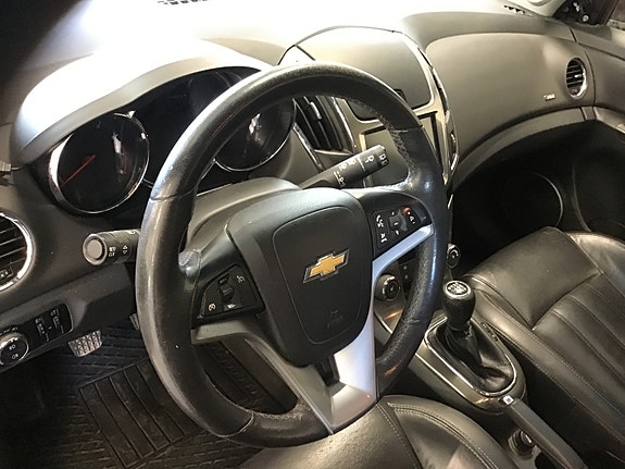 Chevrolet Cruze 10 of 17