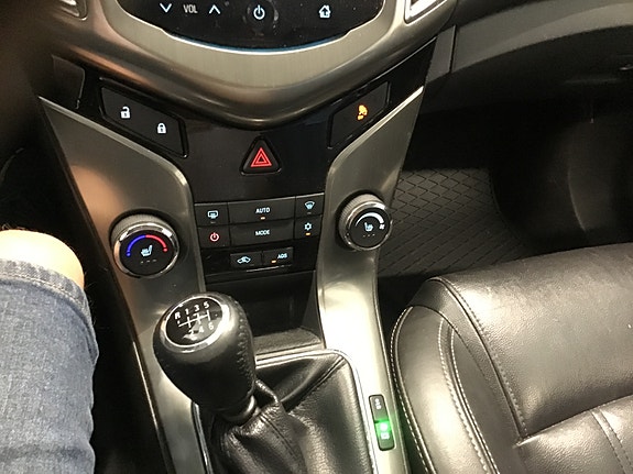 Chevrolet Cruze 15 of 17