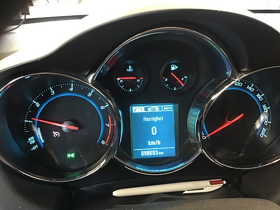 Chevrolet Cruze 12 of 17