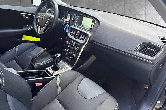 Volvo V40 12 of 12