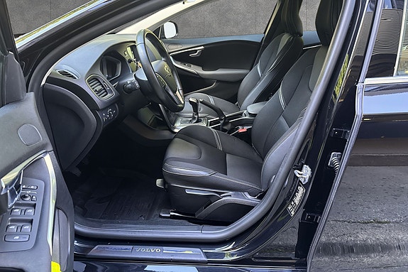 Volvo V40 9 of 12