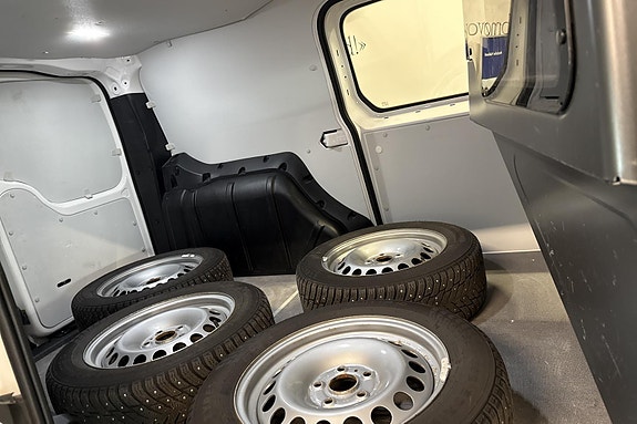 Volkswagen Caddy Maxi 22 of 24