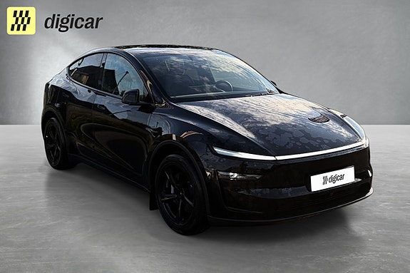 Tesla Model Y 9 of 23