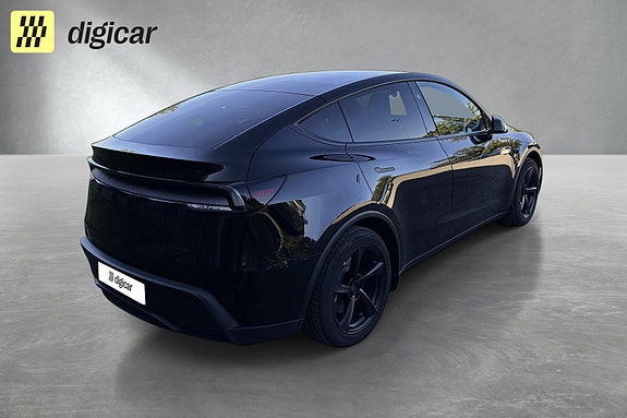Tesla Model Y 6 of 23