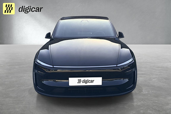 Tesla Model Y 10 of 23