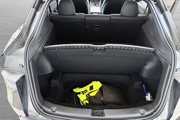 Tesla Model Y 19 of 23
