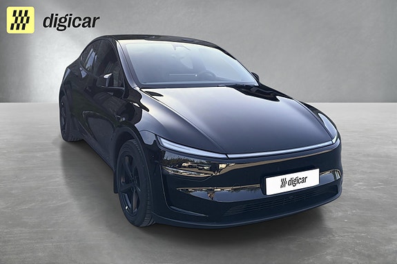 Tesla Model Y 8 of 23