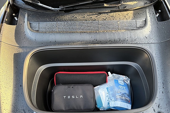 Tesla Model Y 18 of 23