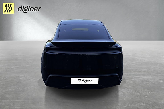 Tesla Model Y 5 of 23