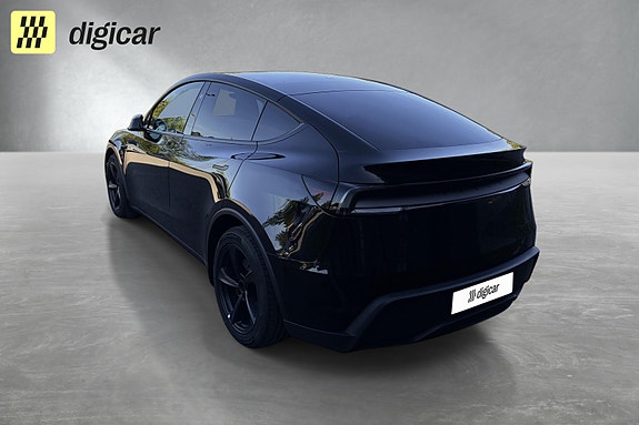 Tesla Model Y 3 of 23