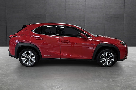 Lexus UX300e 6 of 22
