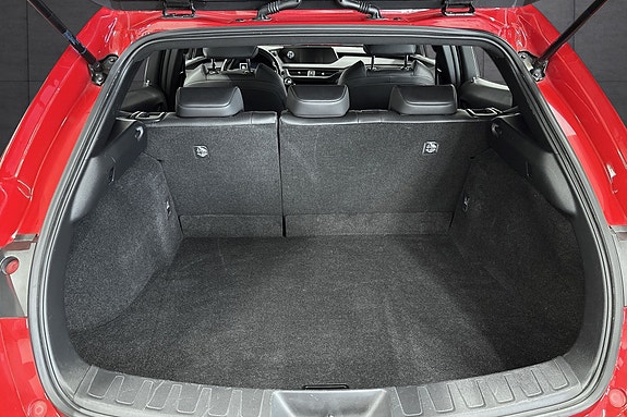 Lexus UX300e 18 of 22