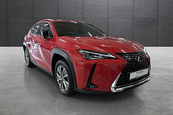 Lexus UX300e 7 of 22