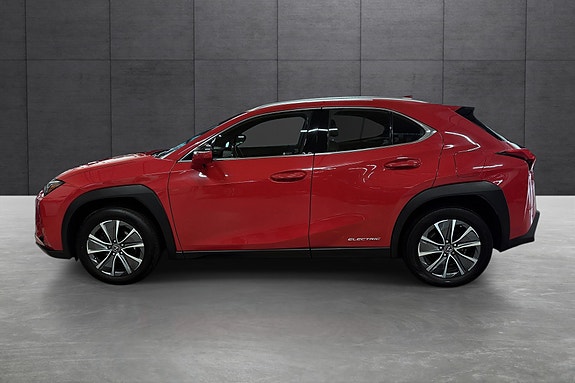 Lexus UX300e 2 of 22