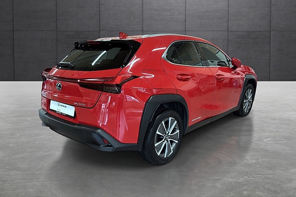 Lexus UX300e 5 of 22
