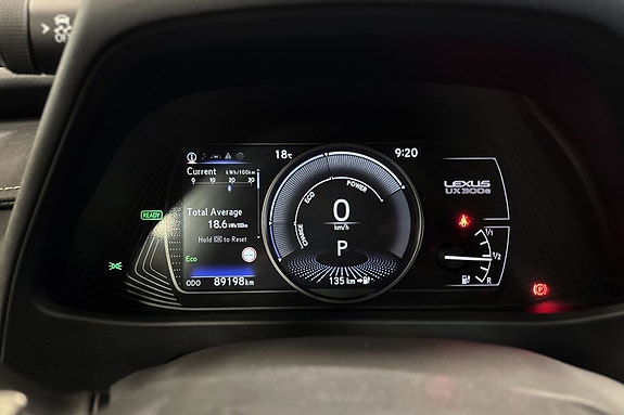 Lexus UX300e 13 of 22