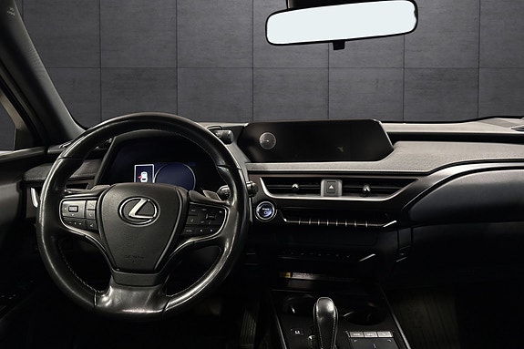 Lexus UX300e 10 of 22