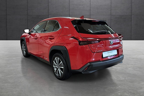 Lexus UX300e 3 of 22