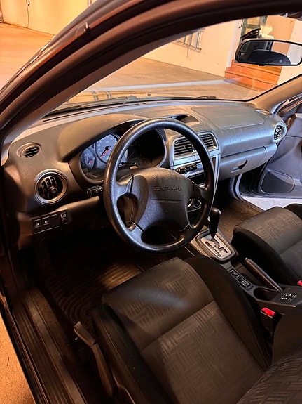 Subaru Impreza 8 of 15