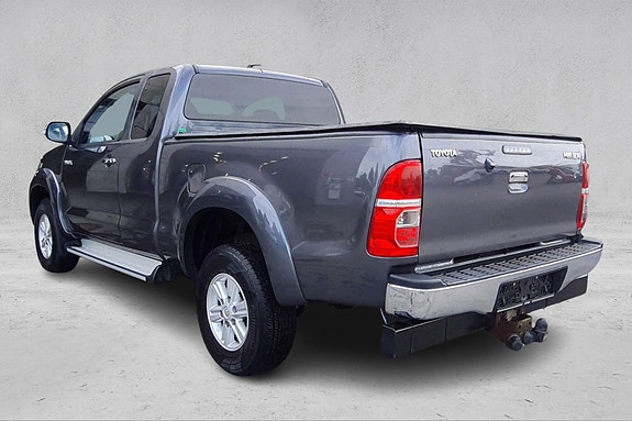 Toyota HiLux 4 of 6
