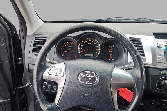Toyota HiLux 6 of 6