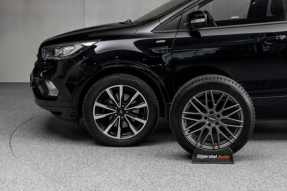 Ford Kuga 5 of 30
