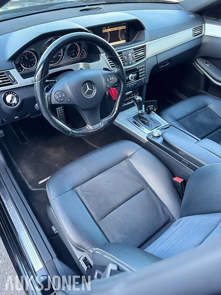 Mercedes-Benz E-Klasse 25 of 30