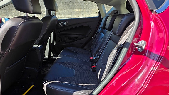 Ford Fiesta 13 of 21
