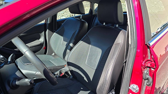 Ford Fiesta 12 of 21