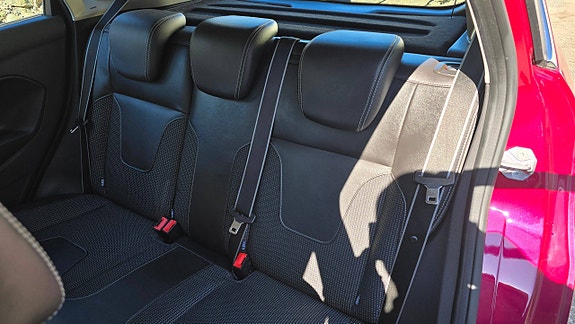 Ford Fiesta 14 of 21