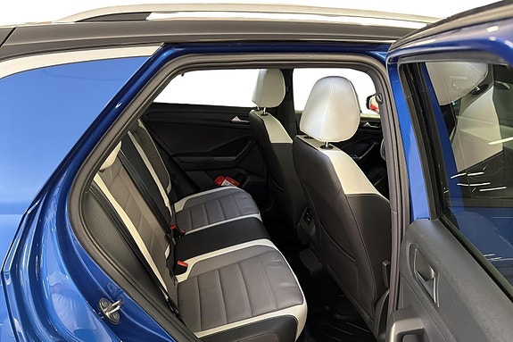 Volkswagen T-Roc 22 of 24