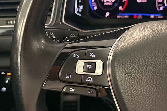 Volkswagen T-Roc 16 of 24