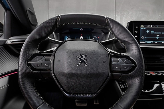 Peugeot e-2008 16 of 29