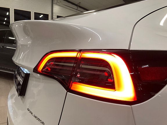 Tesla Model Y 12 of 30