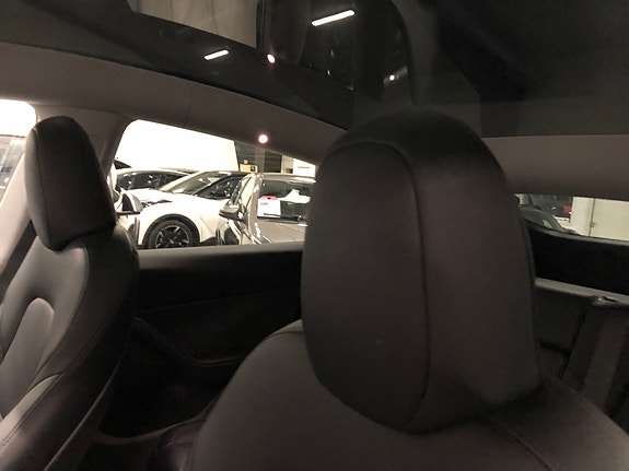 Tesla Model Y 22 of 30