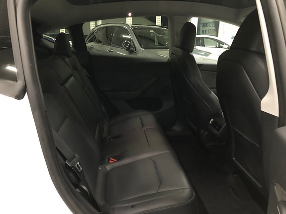 Tesla Model Y 27 of 30