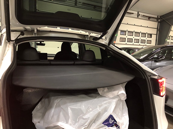 Tesla Model Y 15 of 30