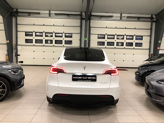 Tesla Model Y 11 of 30