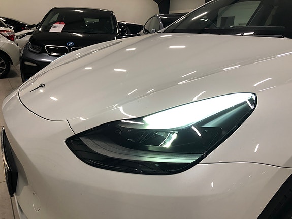 Tesla Model Y 4 of 30