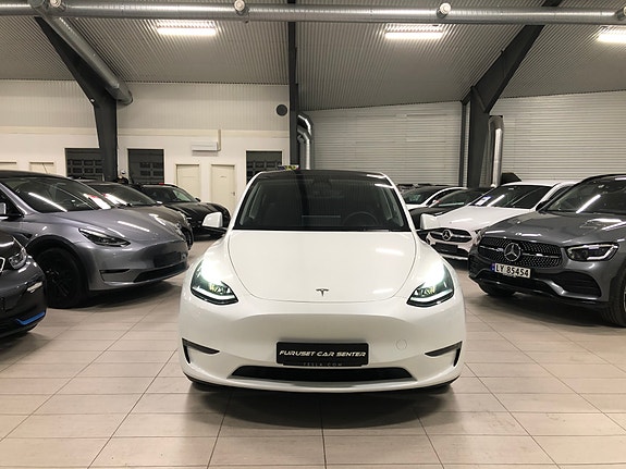 Tesla Model Y 3 of 30