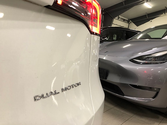 Tesla Model Y 13 of 30