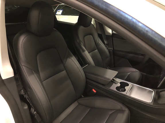 Tesla Model Y 29 of 30