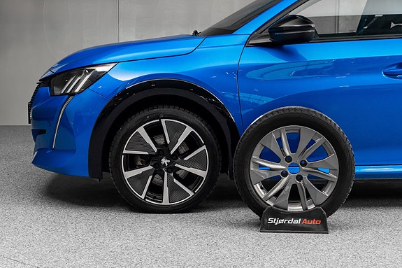 Peugeot e-208 5 of 29