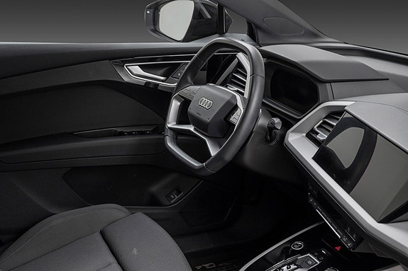 Audi Q4 e-tron 9 of 30