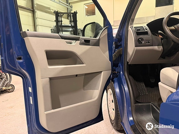 Volkswagen Kombi 10 of 10