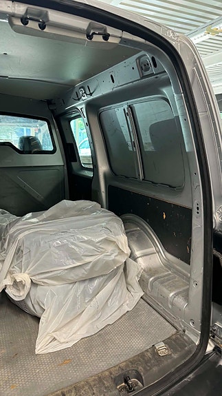 Volkswagen Caddy Maxi 16 of 16